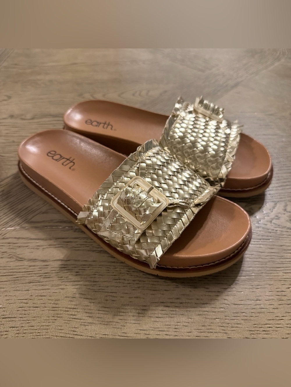 Earth Shoes Women's Fontane Woven Flat Sandals Color Gold Size 8
